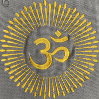 Yogatas Ohm Sandy Grey, praktische yoga tas met trekkoord voor yogamatten